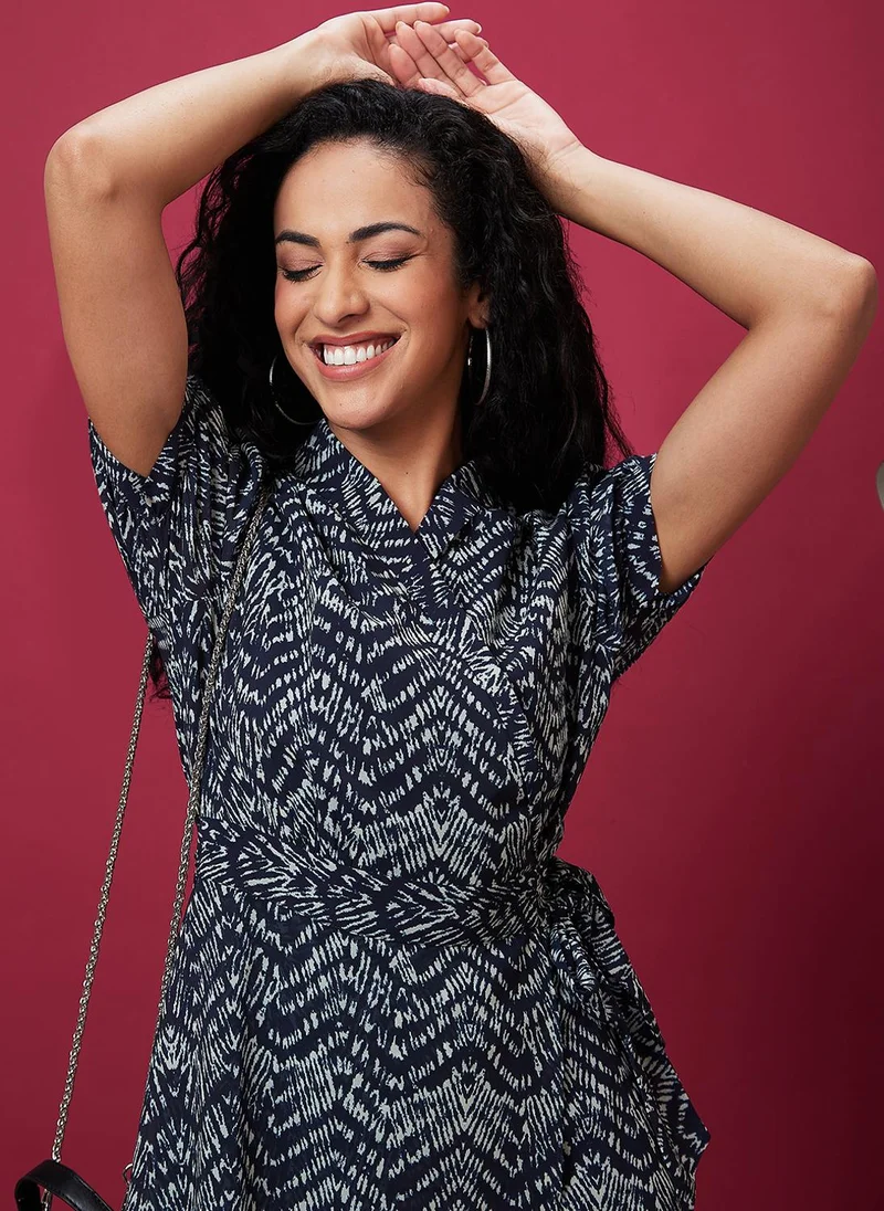 جلو باص فستان جلابيه نسائي بطبعات مجردة برباط من جلوبس